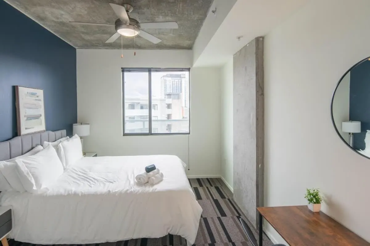 Stylish 1Bd - Central Downtown - Gym, Pool, Parking Phoenix Apartment