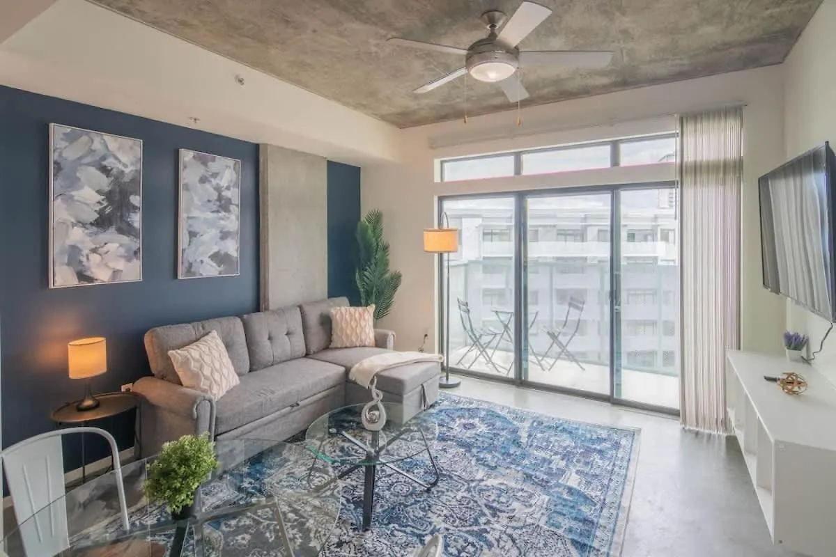Stylish 1Bd - Central Downtown - Gym, Pool, Parking location